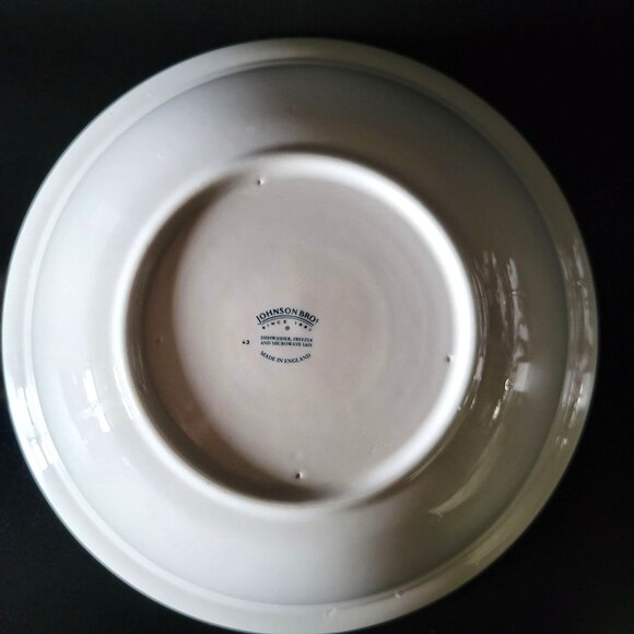 Johnson Brothers Blue Willow Salad Serving Bowl, Blue and White Bowl 10.25" - Picture 5 of 6